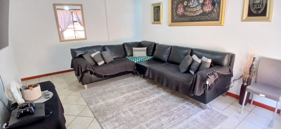 4 Bedroom Property for Sale in Hyde Park Western Cape